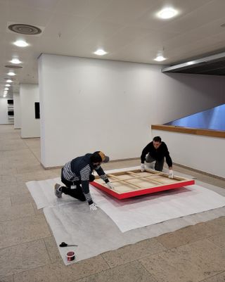 Verpacken eines Kunstwerks Verpacken eines Kunstwerks